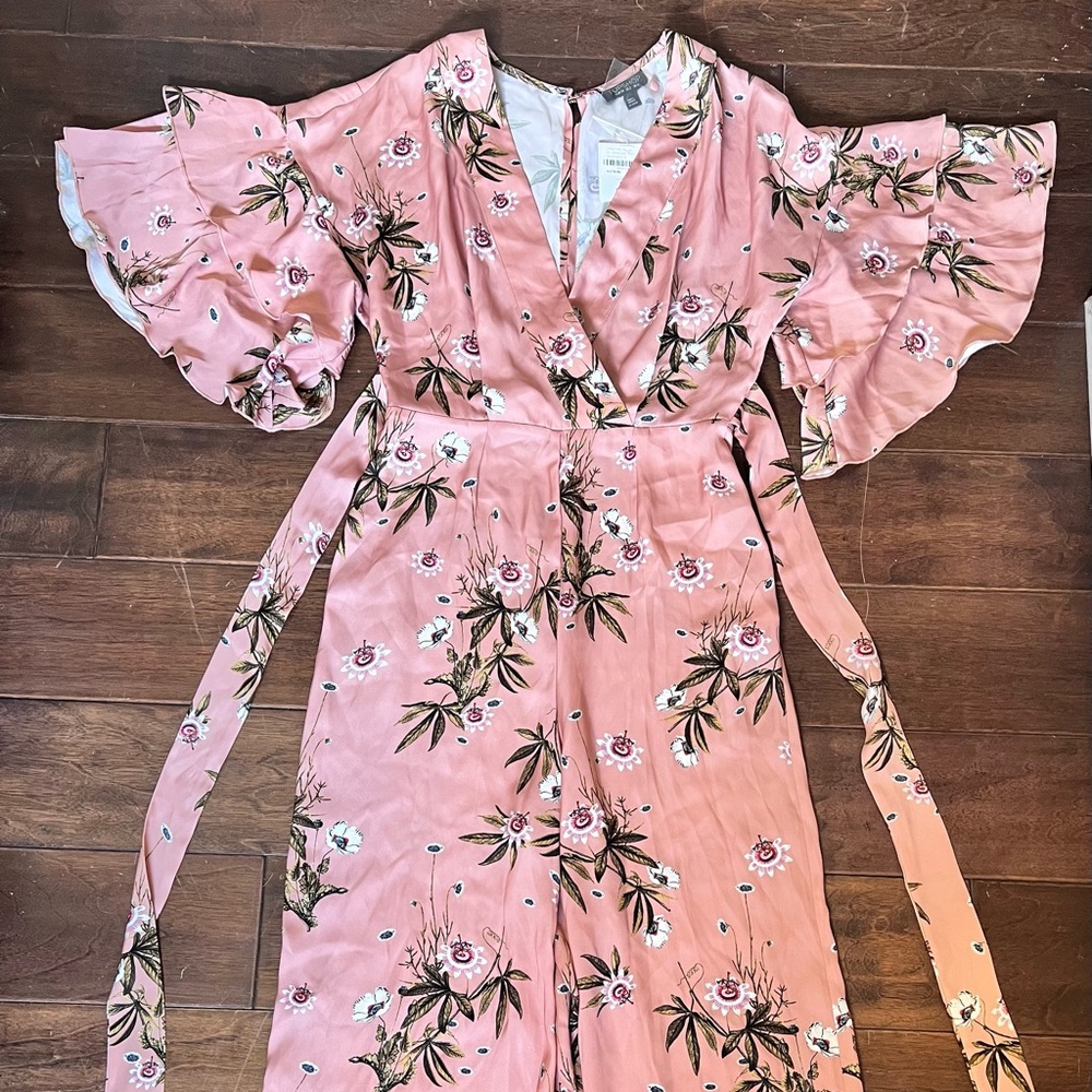 *BRAND NEW* Jumper with open back. Size small